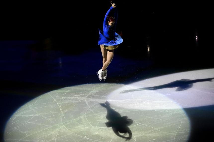 Александра Трусова продала олимпийские коньки за 330 тысяч рублей