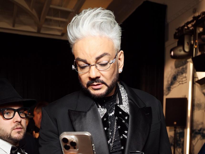 «Во всех вокальных конкурсах голосовал за нас»: близняшки из дуэта «Катя и Волга» рассказали о дружбе с Киркоровым