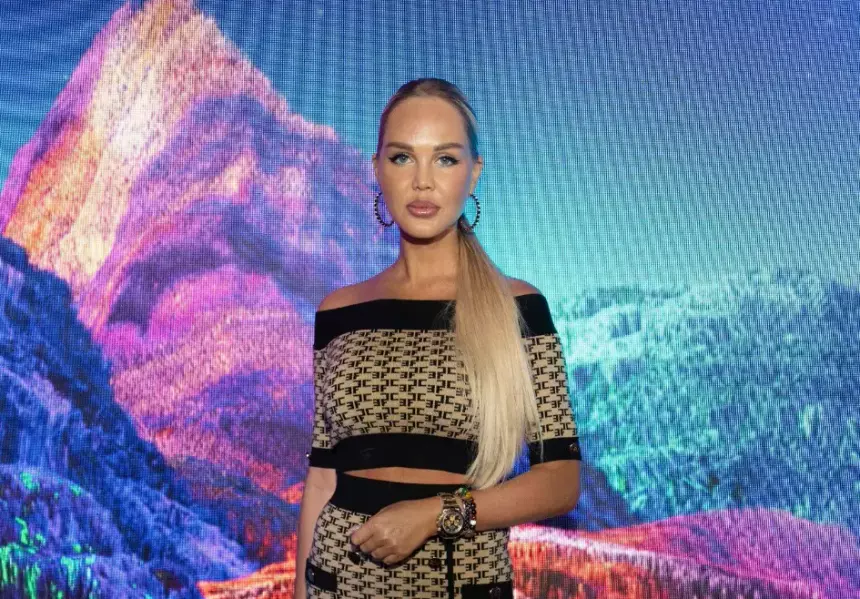 «Принимаем поздравления»: 11-месячный сын блогера Марии Погребняк сделал первые шаги