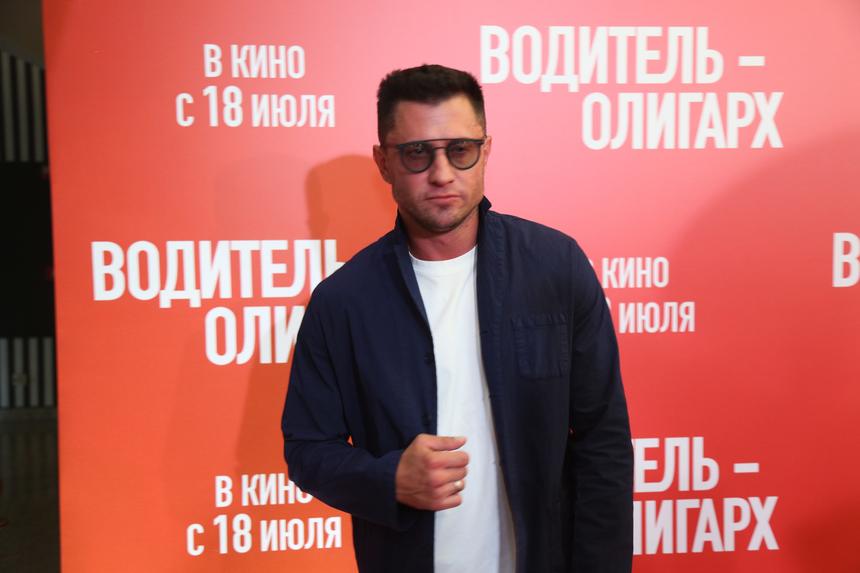 «Стал уточнять, свободна ли она»: Павел Прилучный флиртовал с моделями на отдыхе в Дубае