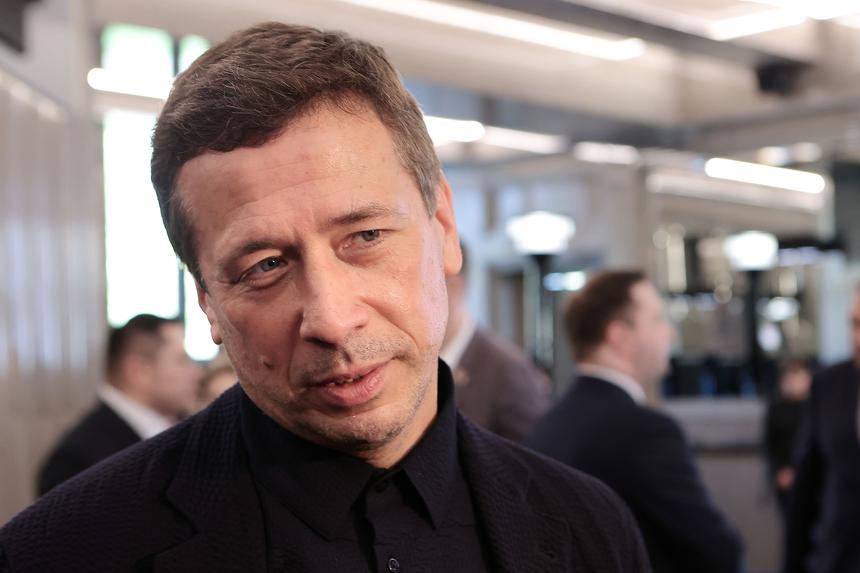 Звезда «Бумера» Мерзликин уехал с детьми из России после развода с их матерью