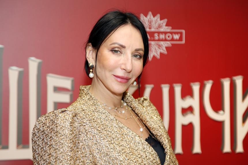 Актриса Алика Смехова снялась в Италии с 17-летним сыном, отца которого скрывает