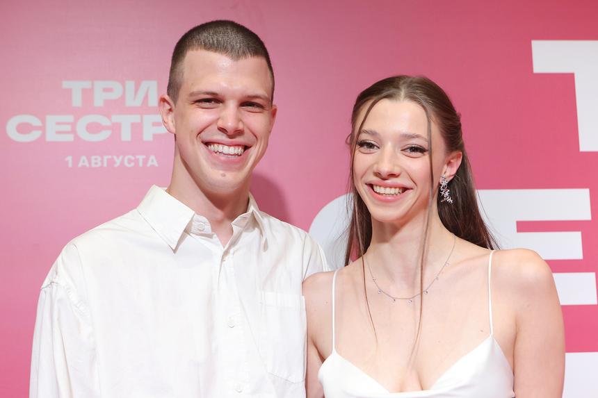 «Что за сладкая парочка»: сын Игоря Верника увез 19-летнюю возлюбленную на Мальдивы