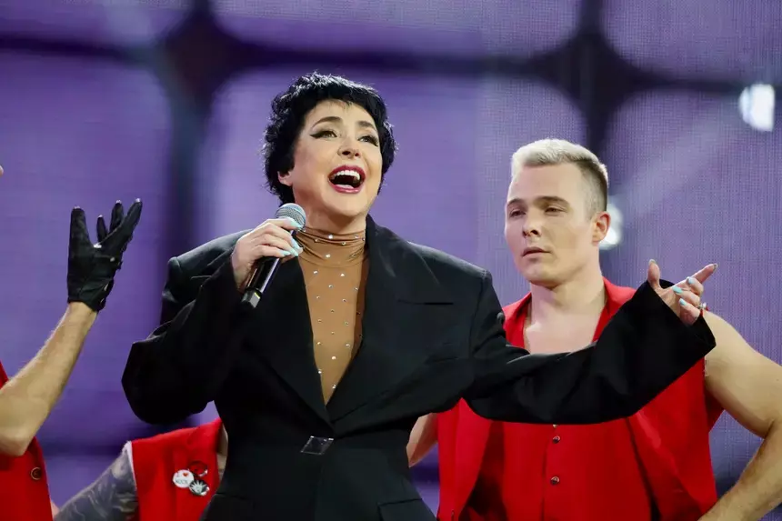 «Не использую макияж никогда»: Лолита отказалась краситься на «Новой волне»