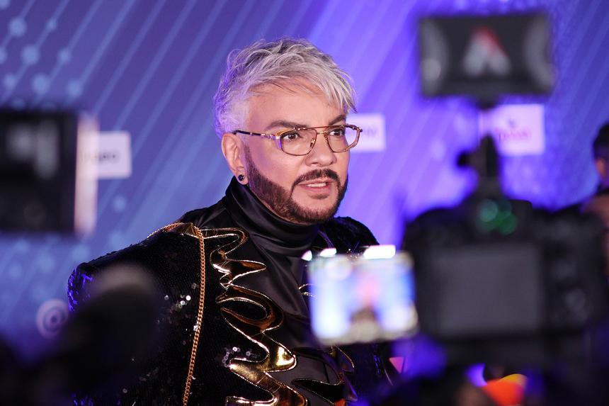 «Уже страшно за него»: Филипп Киркоров рискует снова пострадать на концерте после травмы руки