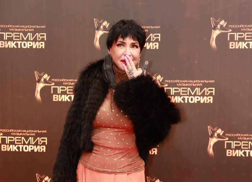 Лолита вся в слезах убежала со сцены: вот что произошло