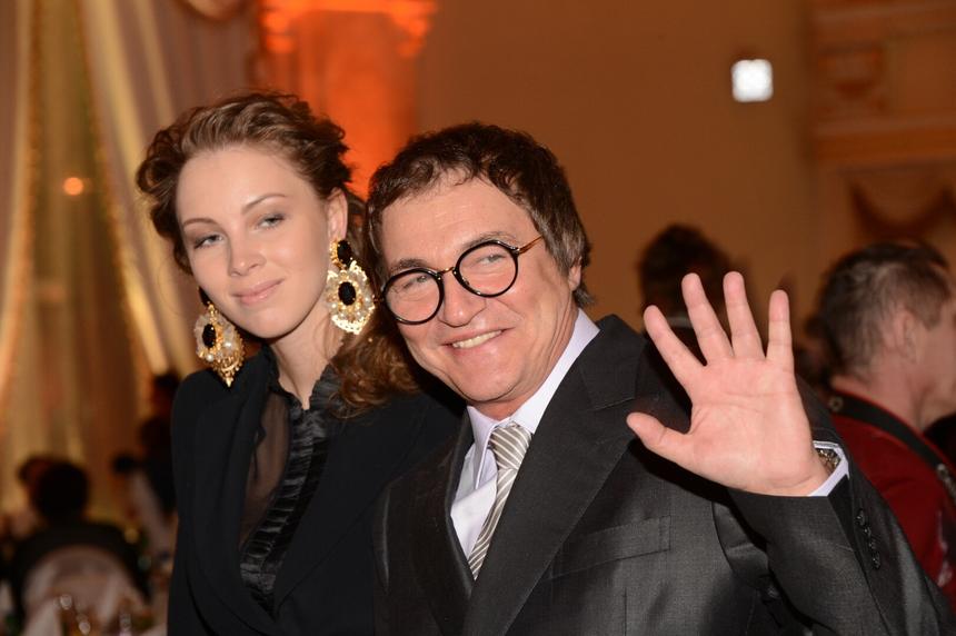 «Это Товстики-младшие с вами?»: Полина Диброва могла взять на отдых в Турцию детей любовника