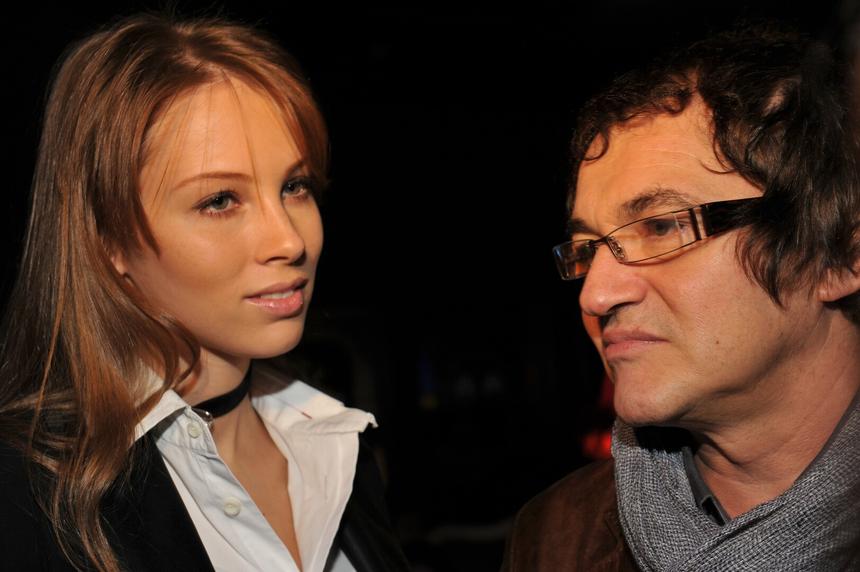 Живет с новой избранницей отца: старшая дочь любовника Полины Дибровой замечена на дне рождения модели