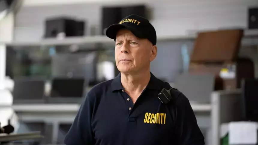 «Мозг его подводит»: семья тяжелобольного Брюса Уиллиса отселила актера в отдельный дом