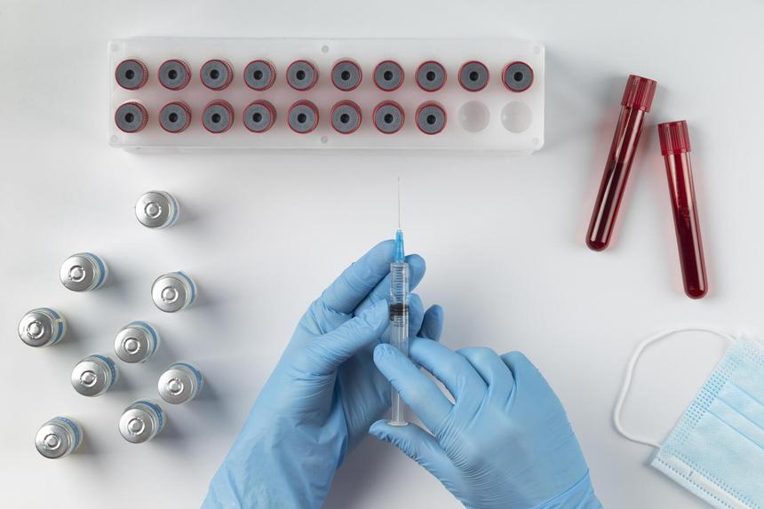 Мужчина усыпил хозяйку дома и взял у нее кровь, чтобы «справиться со стрессом»