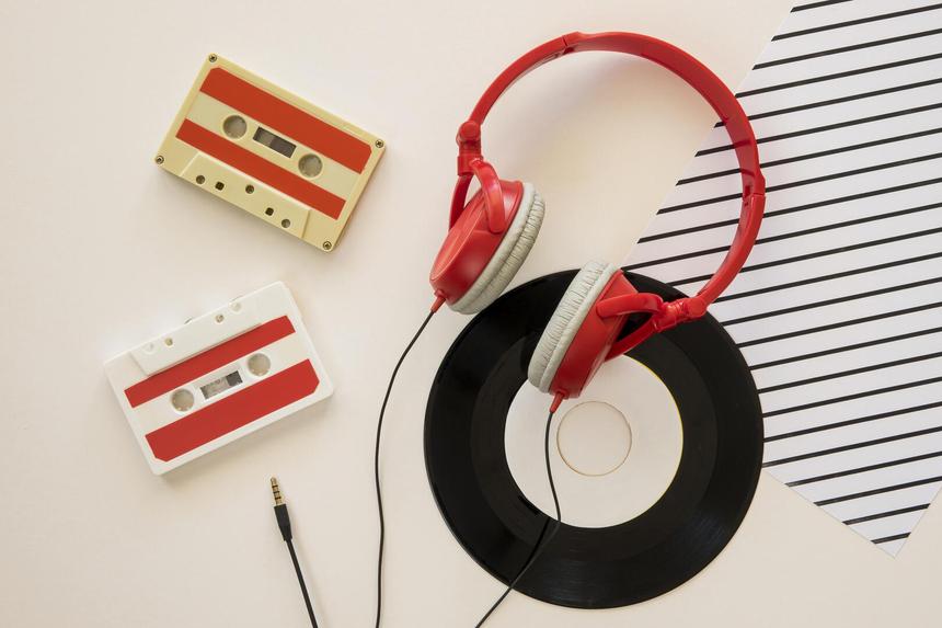 «Пусть пляшут и поют, но на пользу родине»: депутат Свинцов о предложении запретить песни иноагентов в России