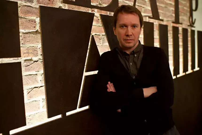 Евгений Миронов появился в цирке с 11-летним сыном, которого прячет от СМИ