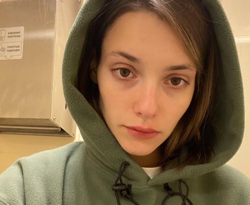 «Я не верю»: ранившая ножом Илью Деля актриса Дроздова рассказала о горе в семье