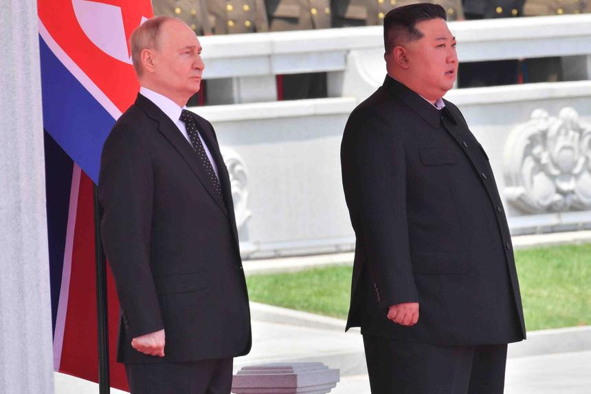 Председатель Северной Кореи Ким Чен Ын выехал на спецпоезде в Китай