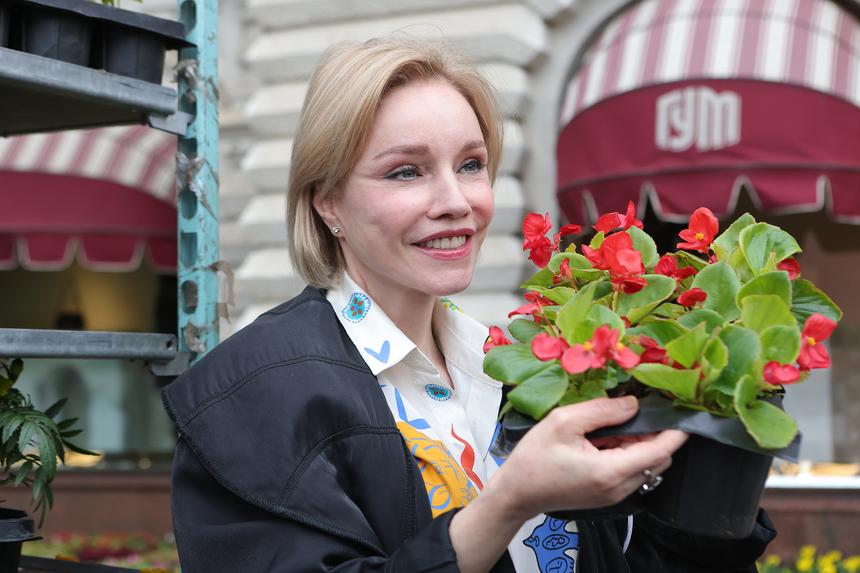 «До сих пор тяжело переживает»: как живет Марина Зудина после смерти Олега Табакова