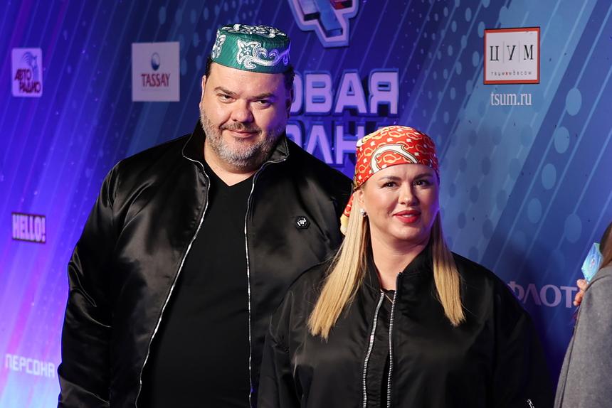 «В тусовке над ней подшучивают»: Анна Семенович торопит возлюбленного с разводом