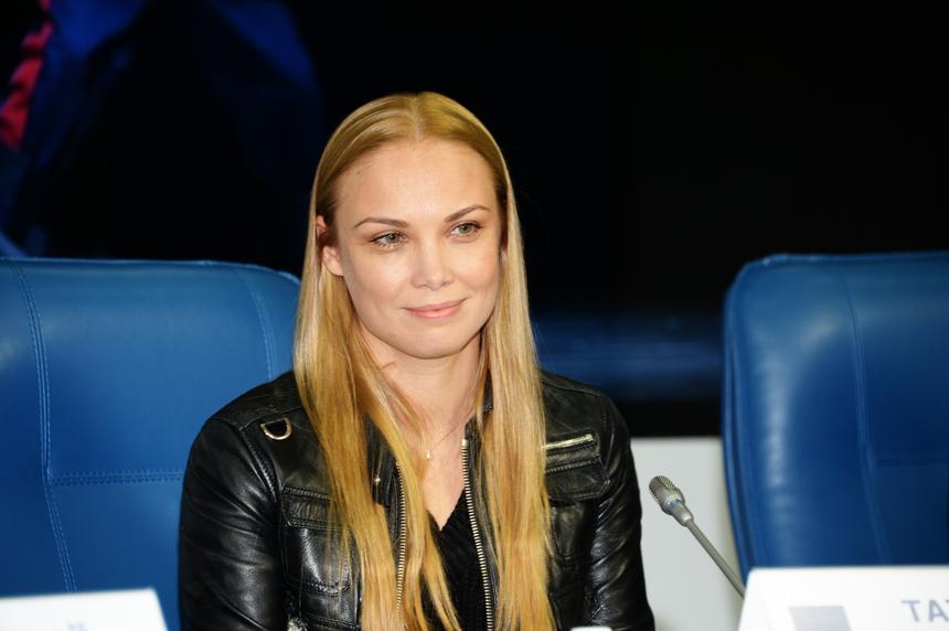 «Мы команда с ним»: актриса Татьяна Арнтгольц призналась, что страдает от разлук с супругом