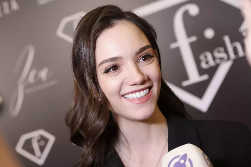 Мяч попал в живот: фигуристка Евгения Медведева получила травму на благотворительном матче по футболу