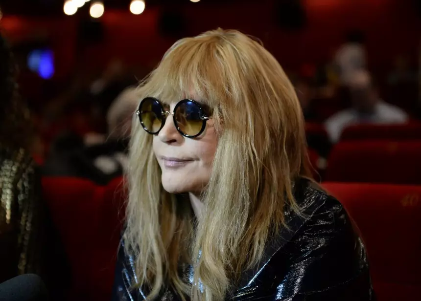 Грустно сидеть на Кипре в деревне: крестная мать детей Пугачевой объяснила, зачем певица дала интервью