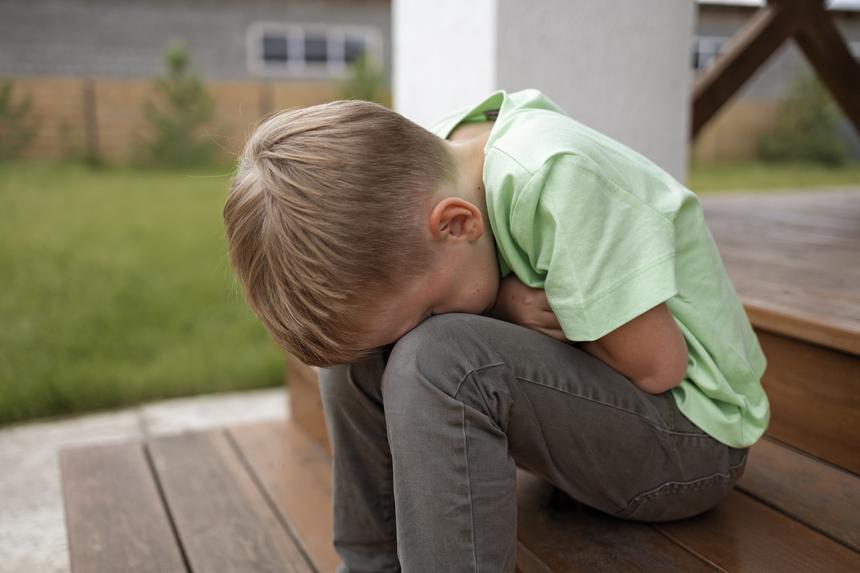 «У подростка нет навыка уверенного отказа»: восьмилетнему ребенку поставили диагноз алкоголизм