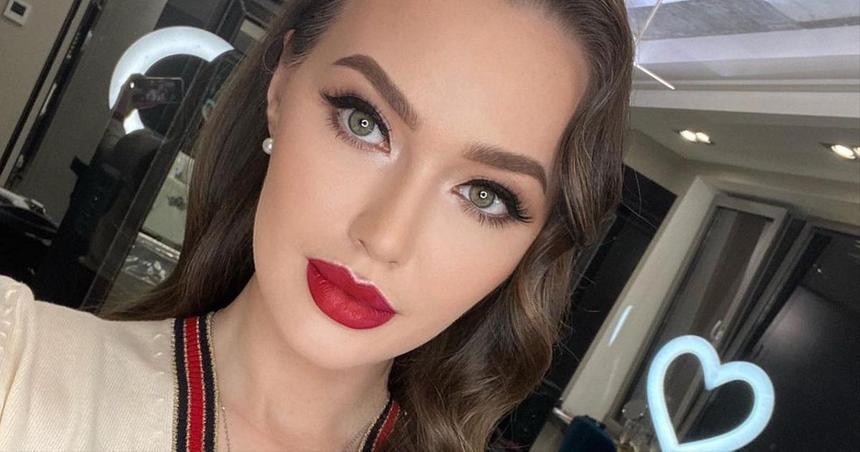 Вынуждена ходить в салон: Костенко не может сама помыть голову после повторной пластики груди