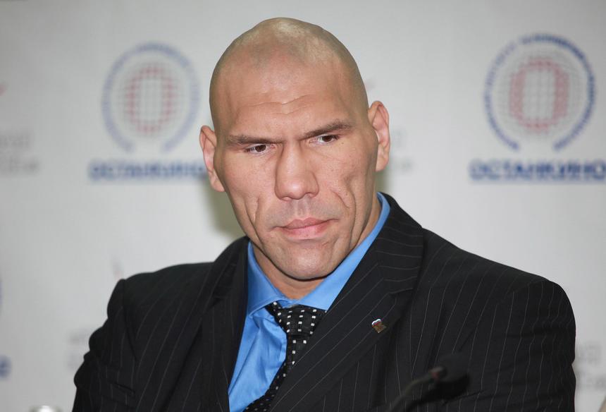 Николай Валуев опубликовал фото с 18-летней дочерью после похода за грибами