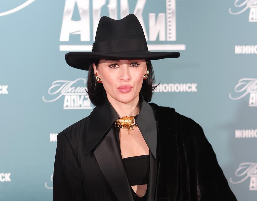 Тина Канделаки показала редкое фото за руку с 38-летним мужем Василием Бровко