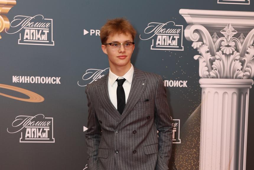 «Я очень хочу влюбиться»: 17-летний звезда «Слова пацана» Леон Кемстач приоткрыл завесу личной жизни