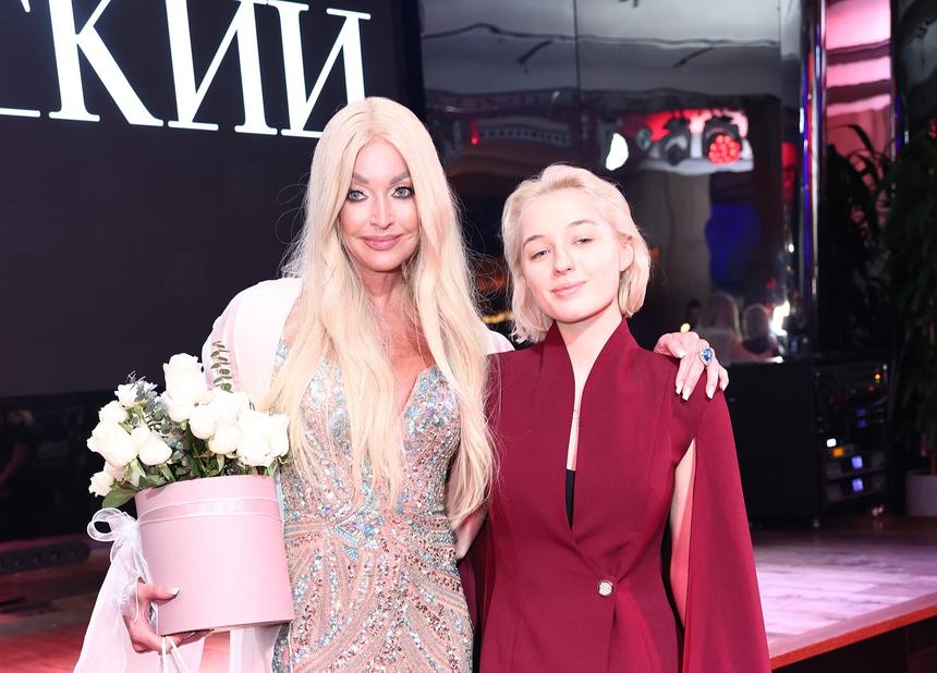 «У Ариадны своя жизнь»: Волочкова призналась, что после громкого заявления дочь с ней не связывалась