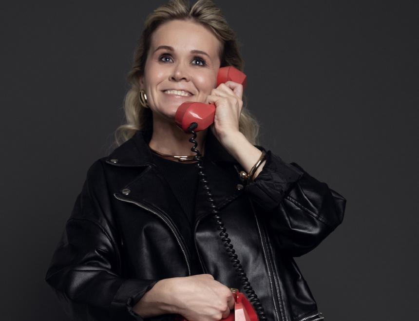 Найти свет и красоту в кромешной тьме: как незрячая россиянка учится в школе моделей