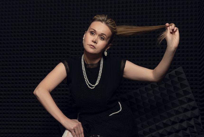 Незрячая модель рассказала, как ведет социальные сети