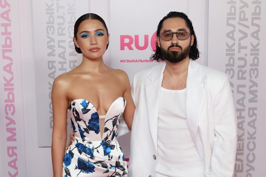 «Волнует дистанция между мной и партнером»: жена Мота рассказала о ревности супруга к танцору