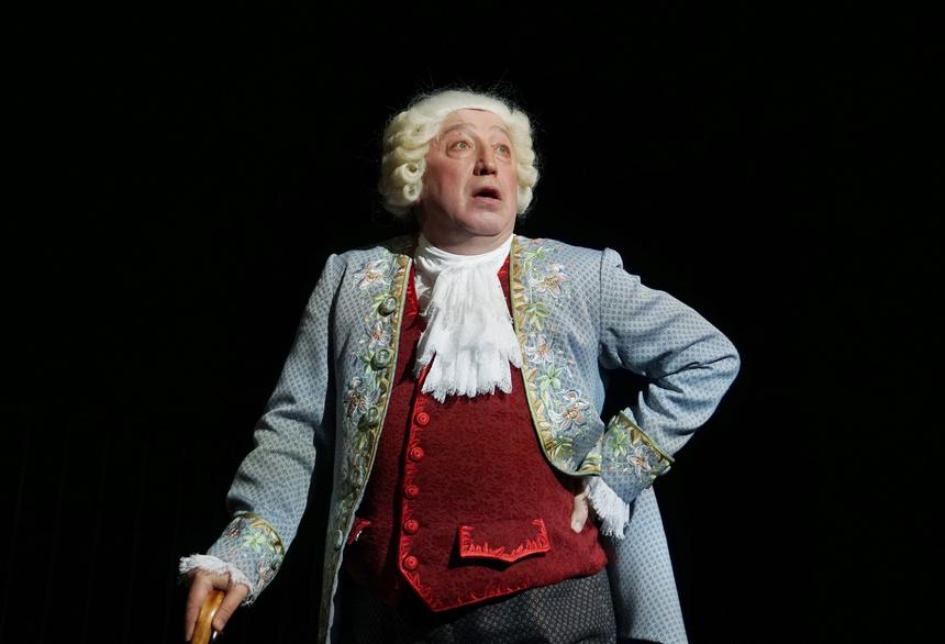 «Если человек нужен, то заплатят деньги хорошие»: актер Сергей Степин рассказал о гонорарах в театре и кино