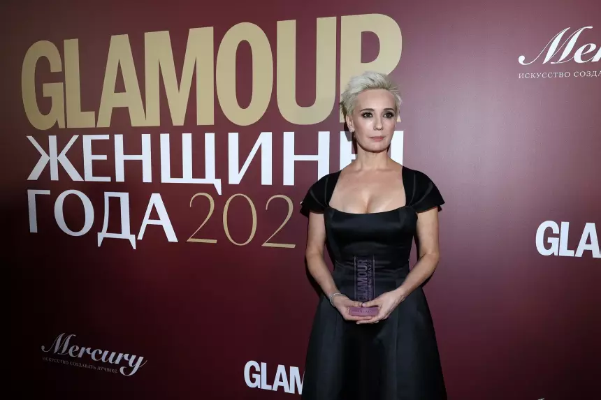 «Мое истинное гражданство — закулисье»: Чулпан Хаматова заявила, что не сможет больше играть в театре на русском языке