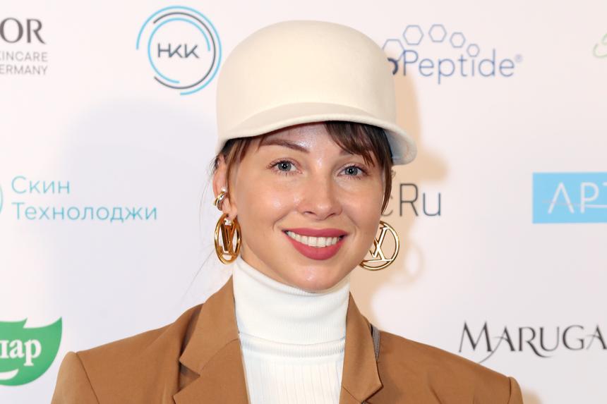 «Спонтанное, но правильное решение»: Полина Диброва уехала из России после развода