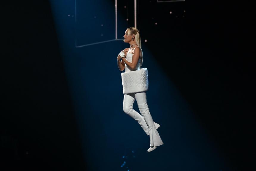 Дима Масленников устроил перформанс на концерте Клавы Коки, подогрев слухи о романе