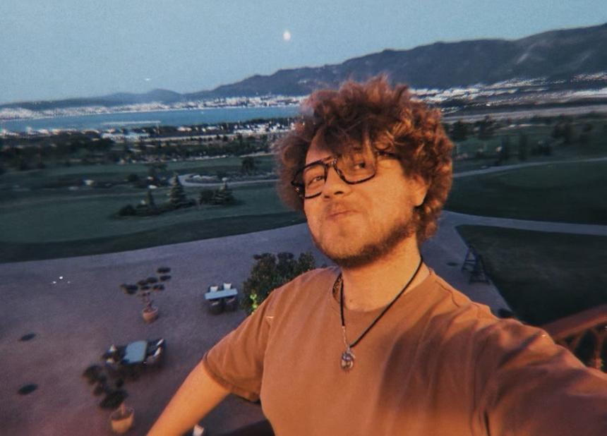 «Зазвездиться не хочу»: ставший популярным в Сети музыкант Маликова собирается выпускать свои песни