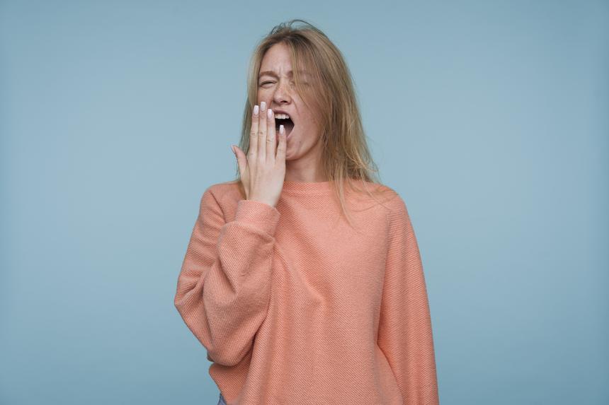 Не только усталость: о чем на самом деле сигнализирует частая зевота