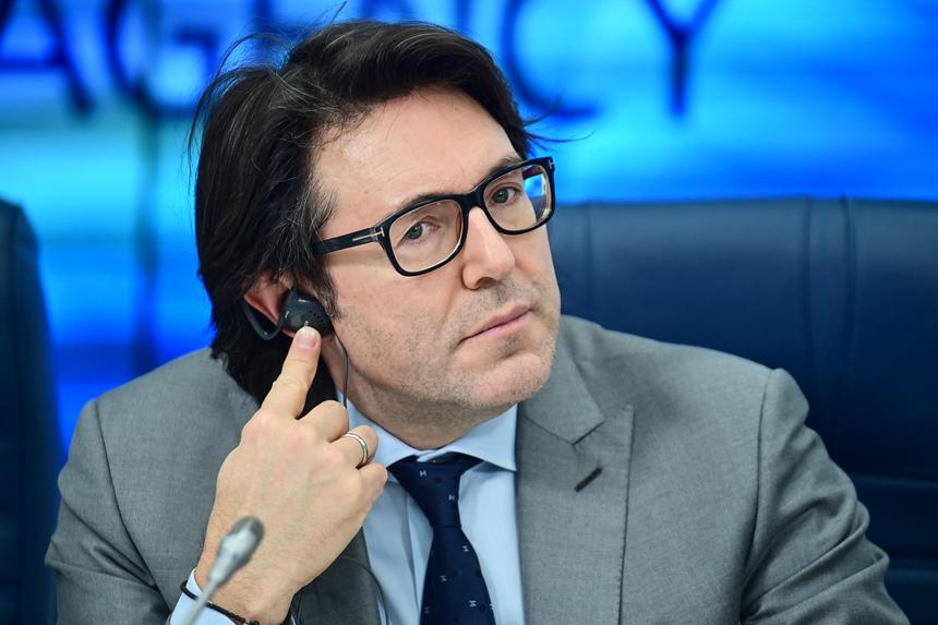 53-летний телеведущий Андрей Малахов требует 7 млн рублей с отделочников