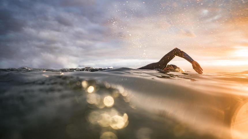 «Узнали из новостей»: семья пропавшего в Турции российского пловца отреагировала на прекращение его поисков