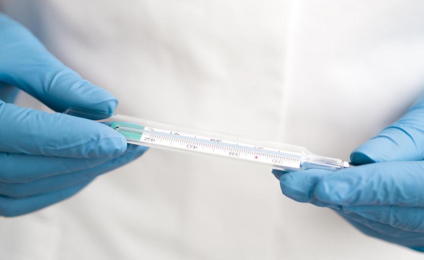 В Чите пациент с ангиной умер в туалете больницы после трех отказов в лечении