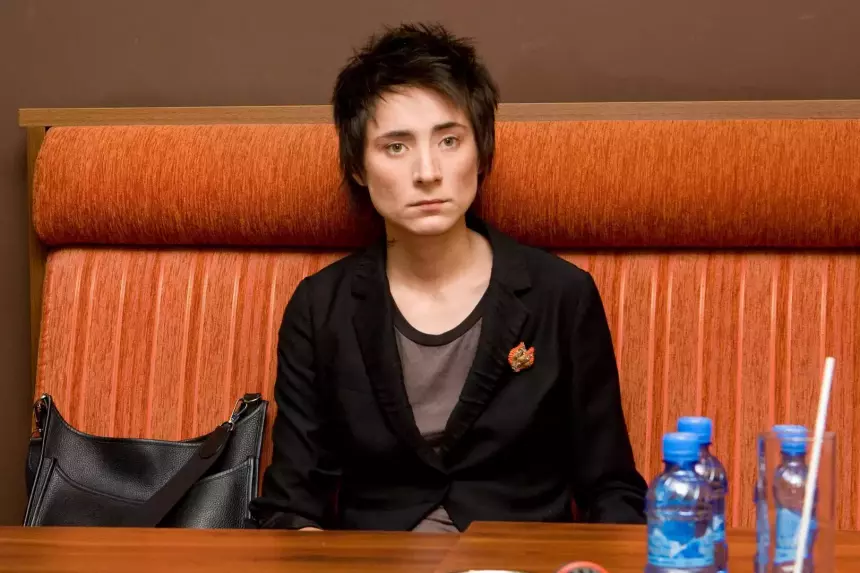 Певица Земфира* сохранила за собой права на 178 песен в России