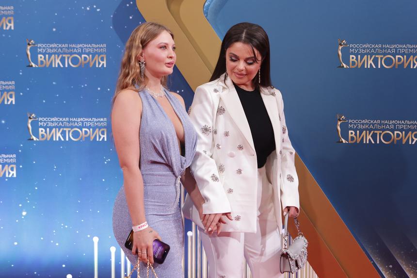 Интересует только еда: Наташа Королева привела невестку на светское мероприятие