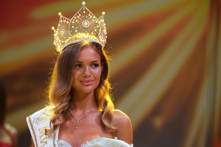 Скулы, щеки, подбородок, нос: что стоит за красотой «Мисс Россия — 2025» Анастасии Вензы