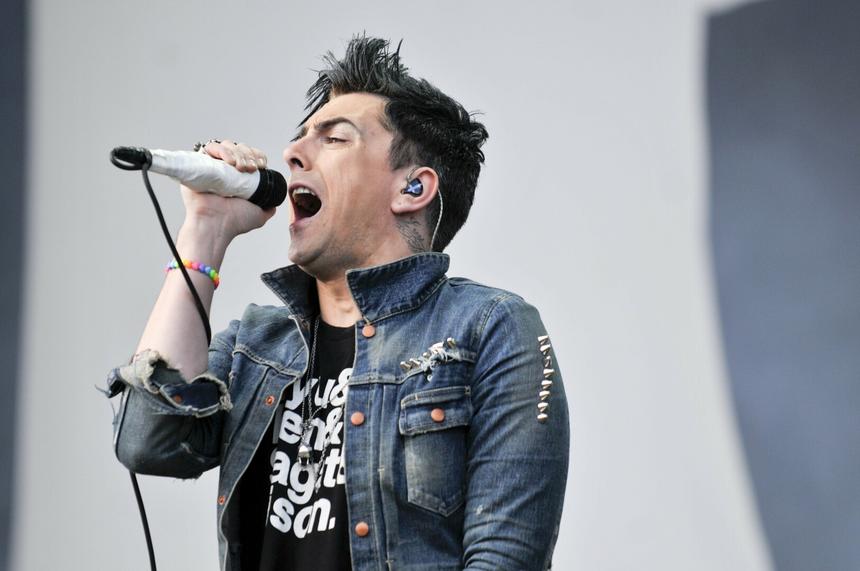 Рокера-педофила из Lostprophets Йена Уоткинса зарезали в тюрьме