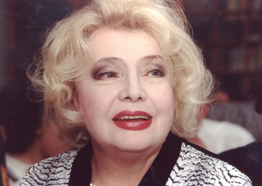 «Ругается на многое, что сейчас происходит в нашей культуре»: как Доронина отреагировала на увольнение Кехмана