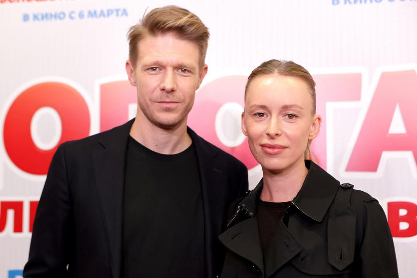 «Старается это не выносить»: в звездных кругах обсуждают расставание Никиты Ефремова с возлюбленной