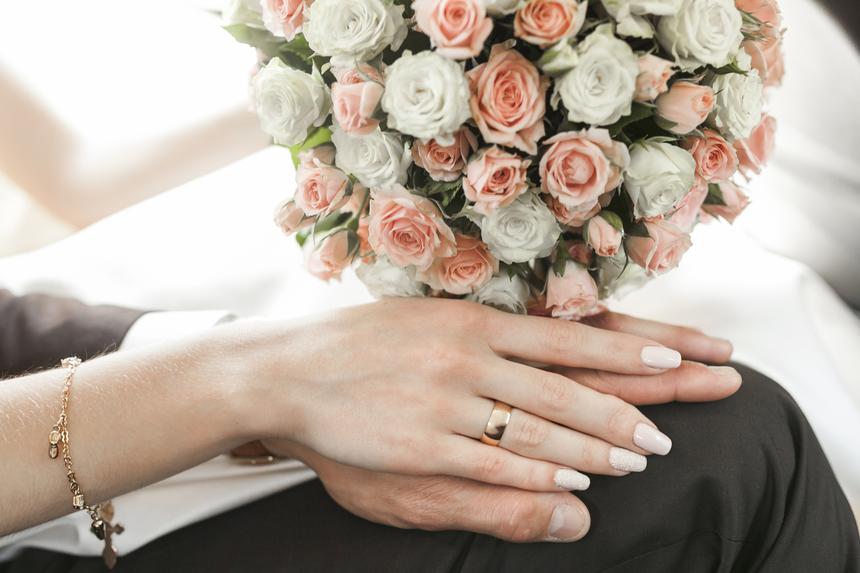 «Мы стали мужем и женой»: певец TONI рассказал о тайной росписи с Севиль из Artik & Asti