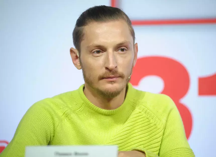 Посетит 11 городов: Павел Воля заработает на гастролях со стендапом около 100 млн рублей
