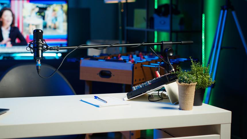 Политик внезапно скончался во время дебатов в прямом эфире